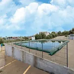 아파트 In With Swimming Pool And Sea View