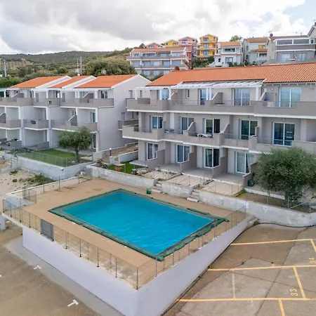 In With Pool Apartment